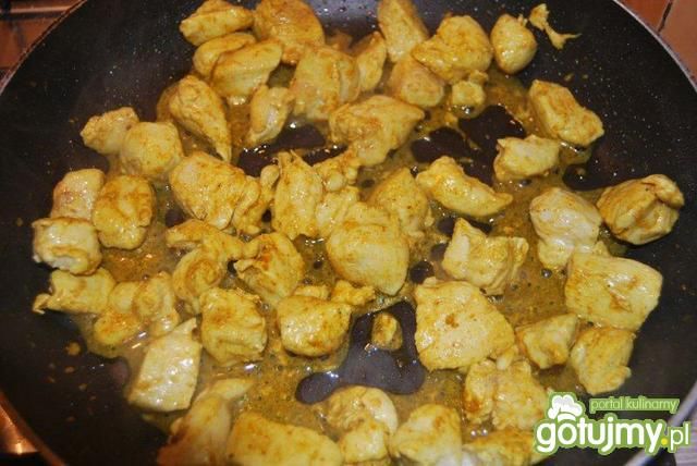 Kurczak curry z żółtym ryżem