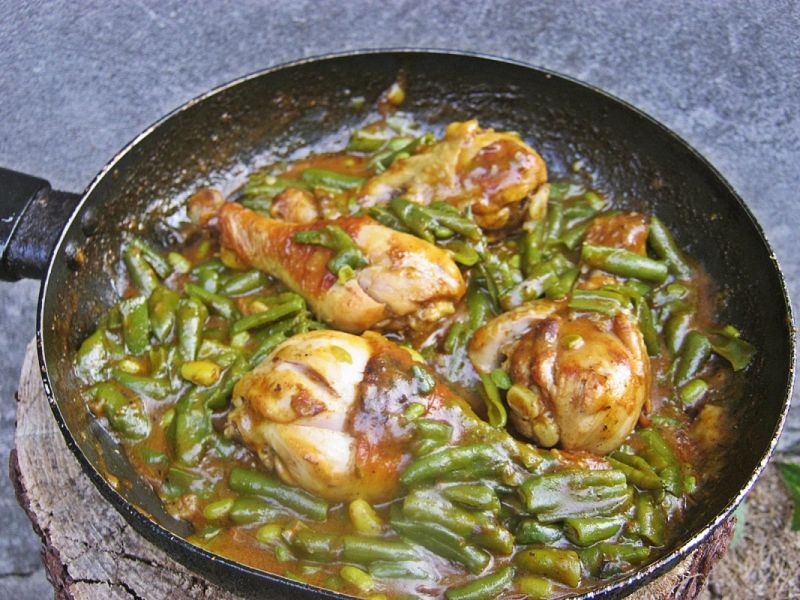 Kurczak duszony w curry z fasolką Kurczak duszony w curry z fasolką