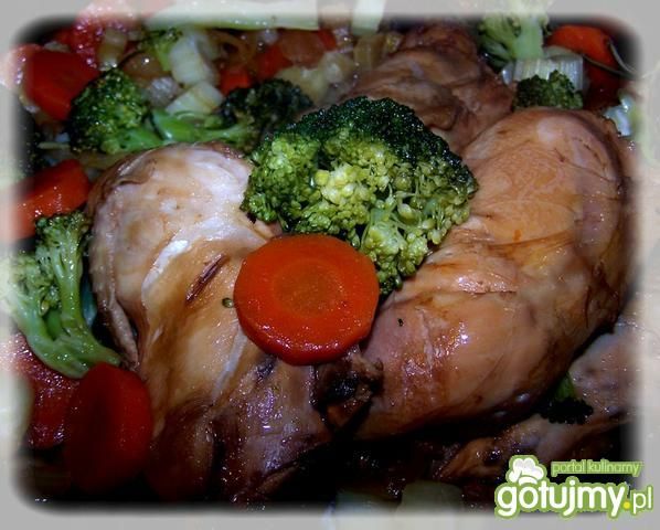 Kurczak duszony w jarzynach.