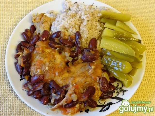Kurczak duszony w pomidorach i fasoli Kurczak duszony w pomidorach i fasoli