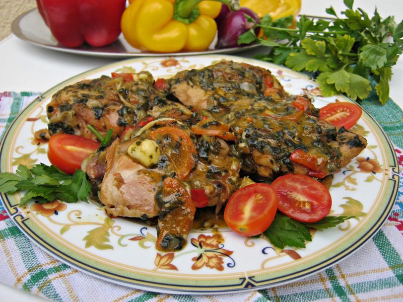 Kurczak duszony w warzywnym sosie