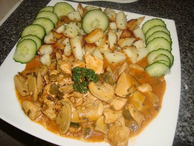 Kurczak duszony z pieczarkami