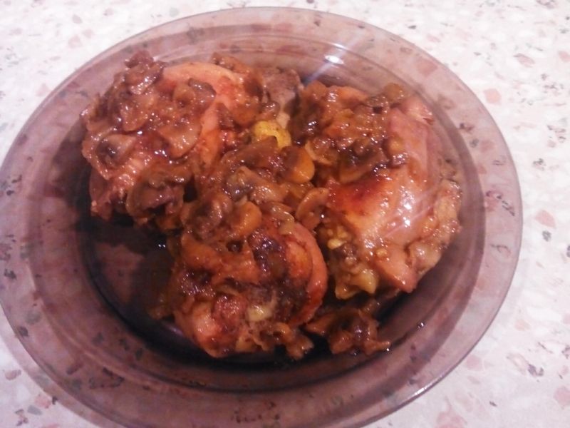 Kurczak duszony z pieczarkami