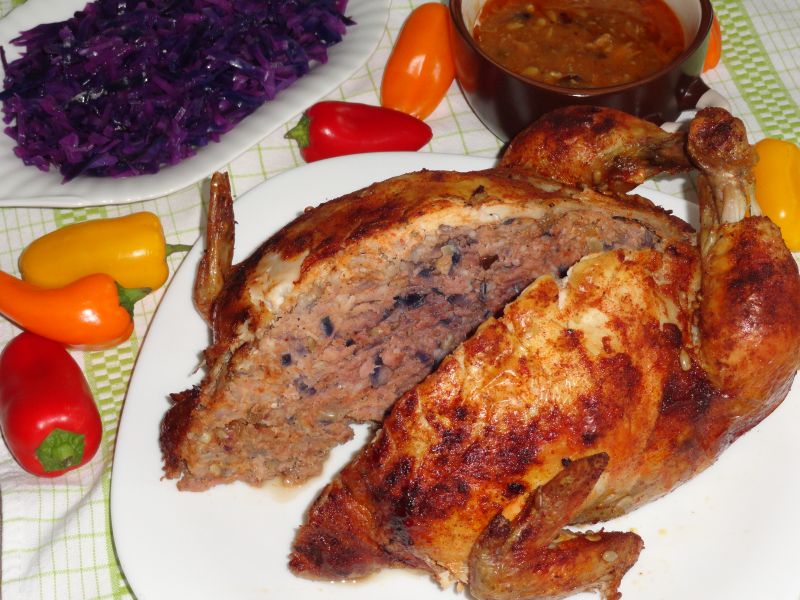 Kurczak faszerowany czerwoną kapustą i bakaliami Kurczak faszerowany czerwoną kapustą i bakaliami