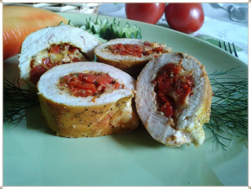 Kurczak faszerowany pieczoną papryką w papilotach