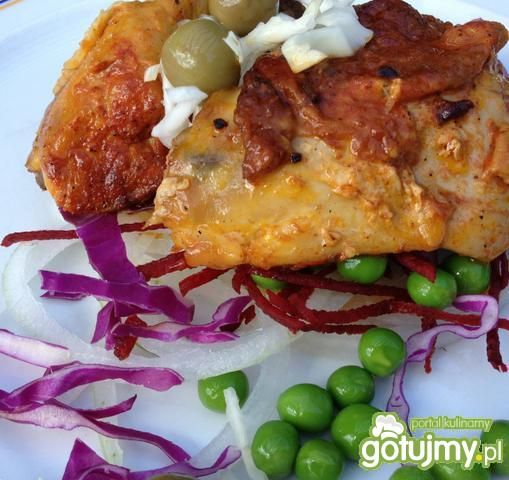 Kurczak grillowany z oliwkami. Kurczak grillowany z oliwkami.