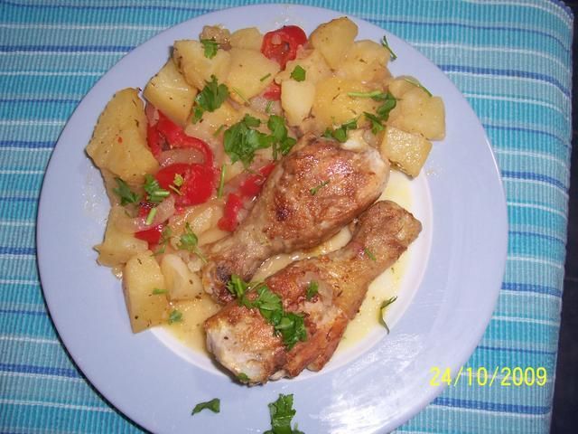 Kurczak inaczej z duszonymi ziemniakami.