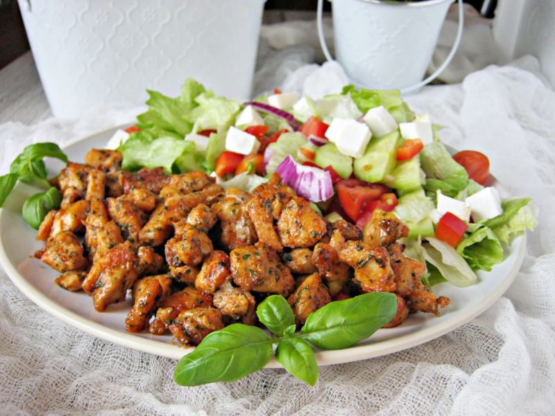 Kurczak marynowany w wędzonej papryce i cukrze Kurczak marynowany w wędzonej papryce i cukrze