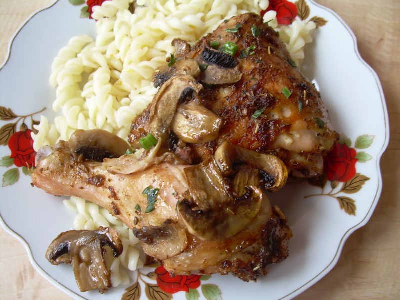 Kurczak maślany z pieczarkami (pieczony) Kurczak maślany z pieczarkami (pieczony)