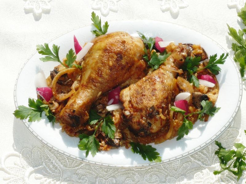 Kurczak na ryżu z pieczarkami