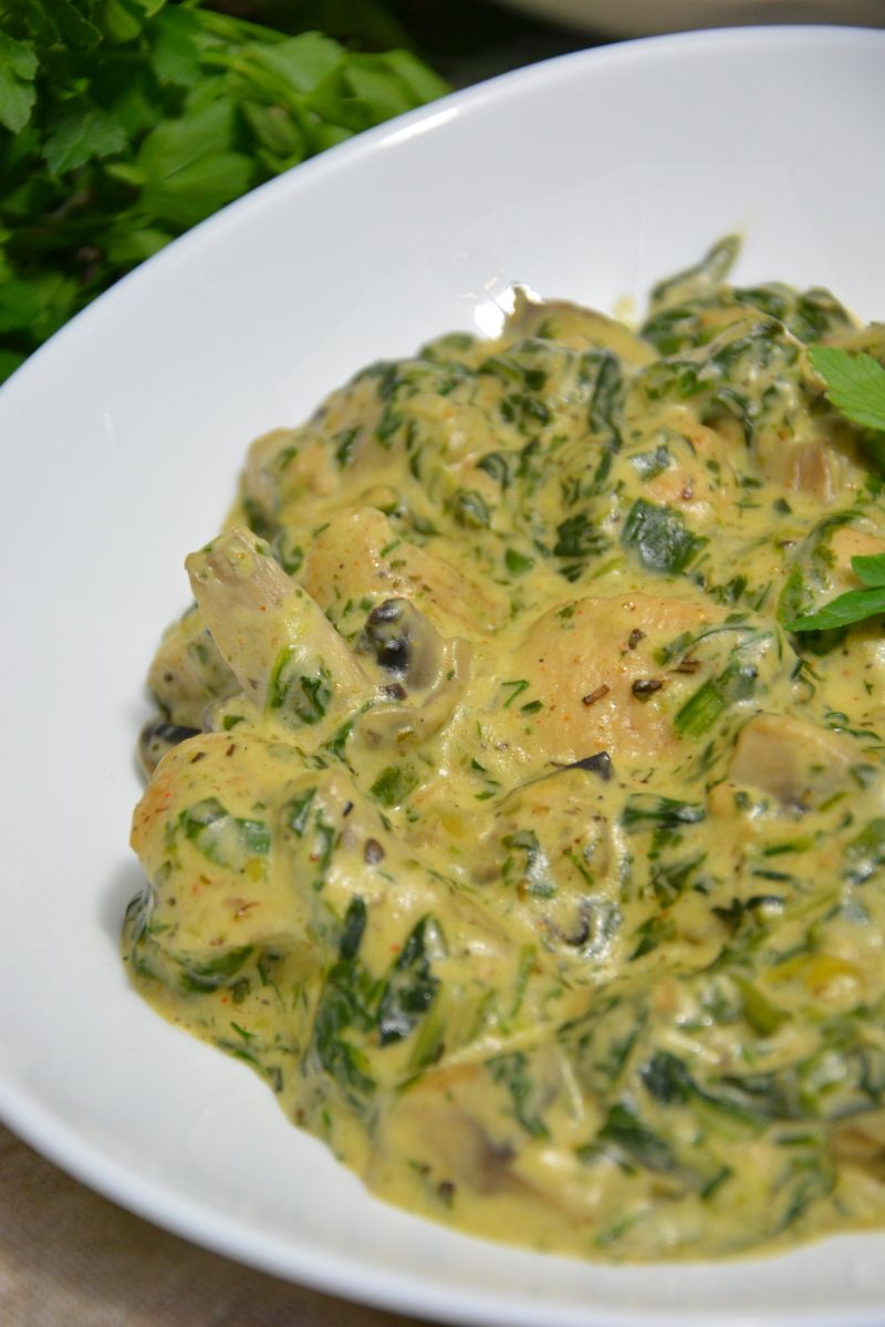 Kurczak na zielono z pieczarkami i szpinakiem