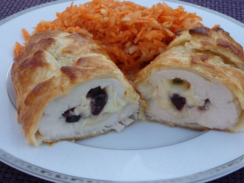 Kurczak nadziewany camembertem i żurawiną