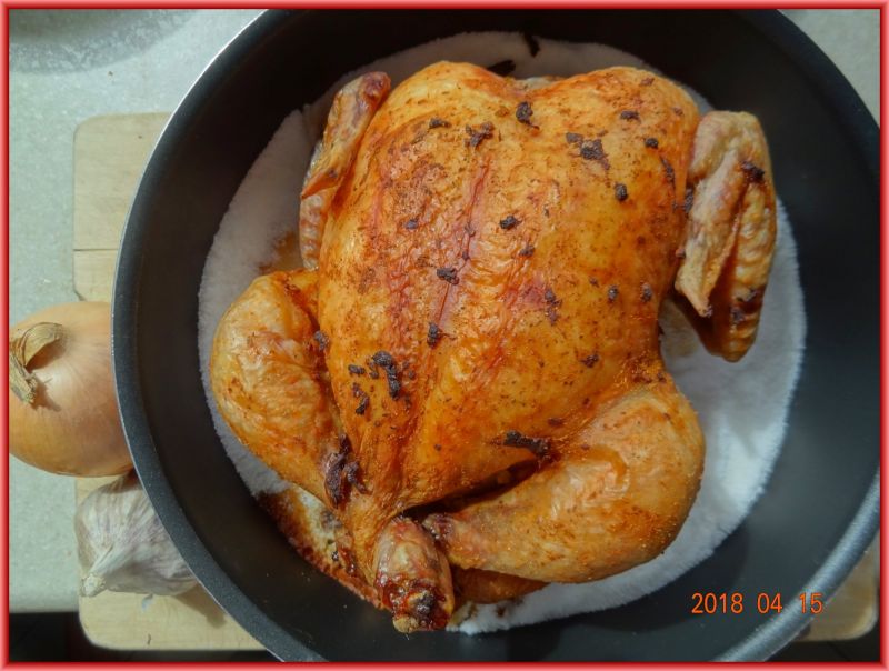 Kurczak paprykowo-czosnkowy pieczony na soli  Kurczak paprykowo-czosnkowy pieczony na soli