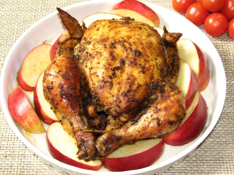 Kurczak pieczony na jabłkach z cynamonem