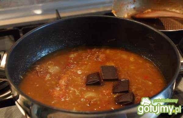 Kurczak pieczony w czekoladowym sosie