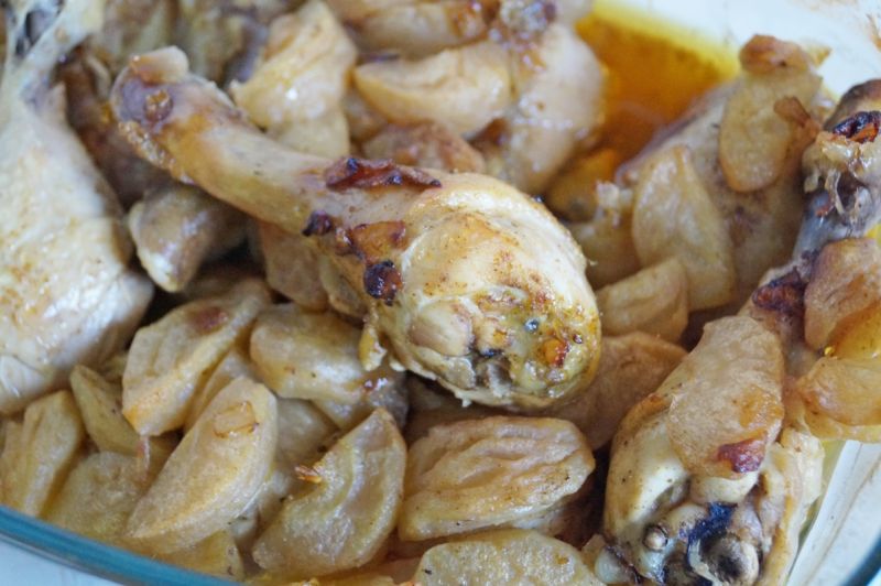 Kurczak pieczony w jabłkach