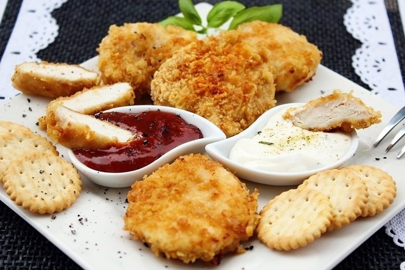 Kurczak pieczony w panierce z krakersów Kurczak pieczony w panierce z krakersów