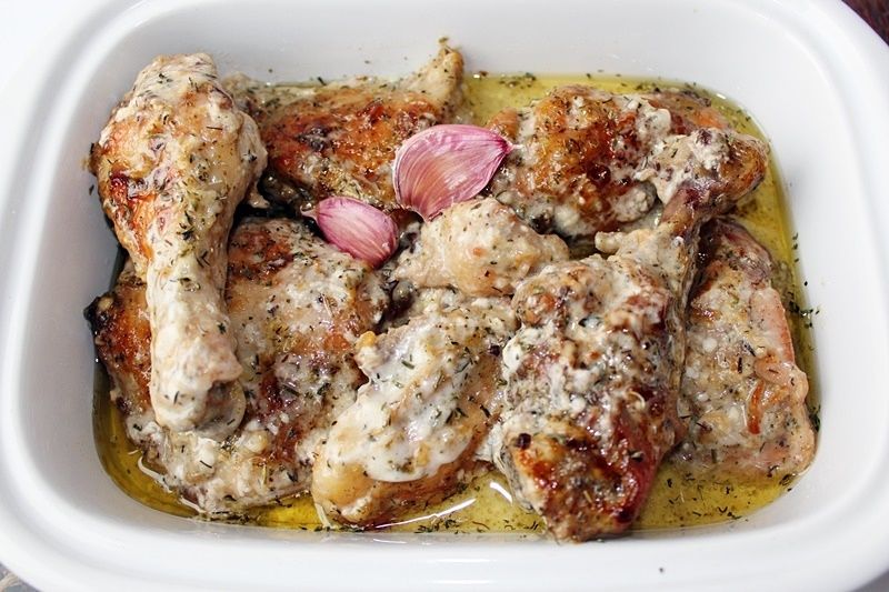 Kurczak pieczony w sosie czosnkowym 