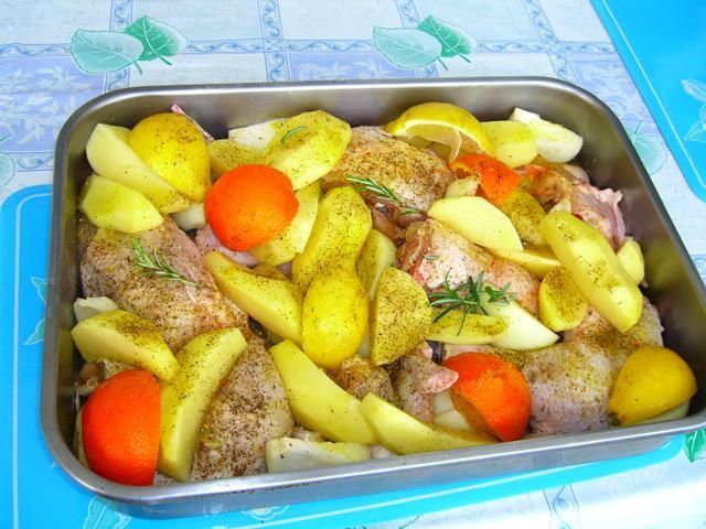 Kurczak pieczony z cytrusami . Kurczak pieczony z cytrusami .
