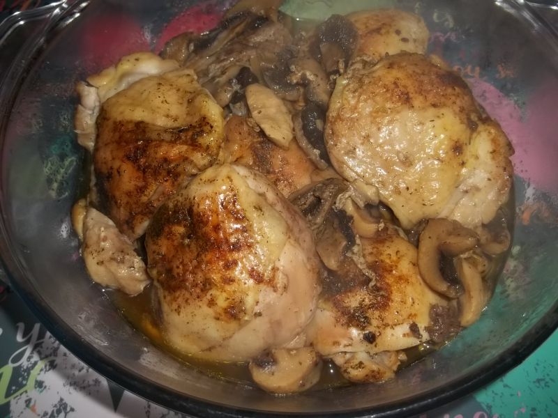 Kurczak pieczony z pieczarkami