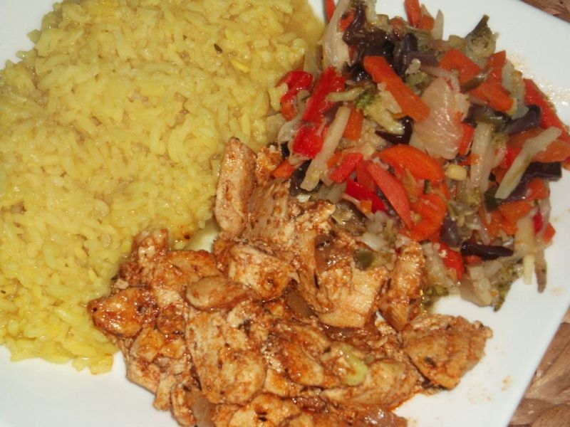 Kurczak pikantny z żółtym ryżem