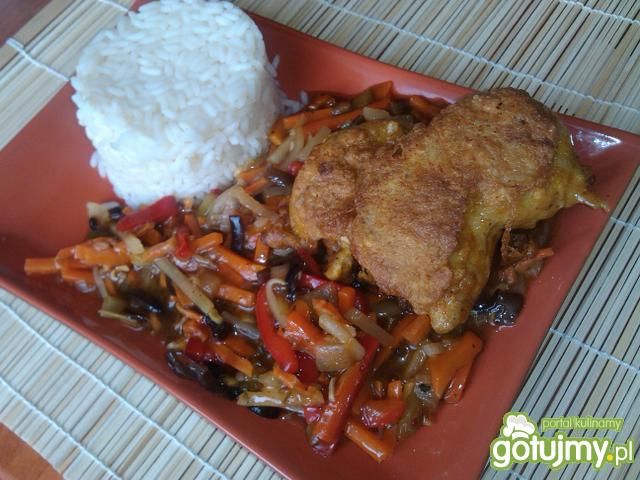 Kurczak po chińsku na warzywach