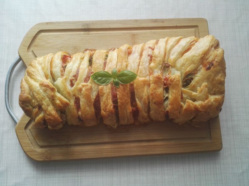 Kurczak pod pierzynką w cieście francuskim