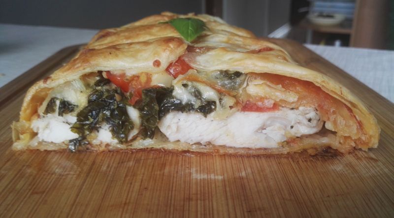 Kurczak pod pierzynką w cieście francuskim