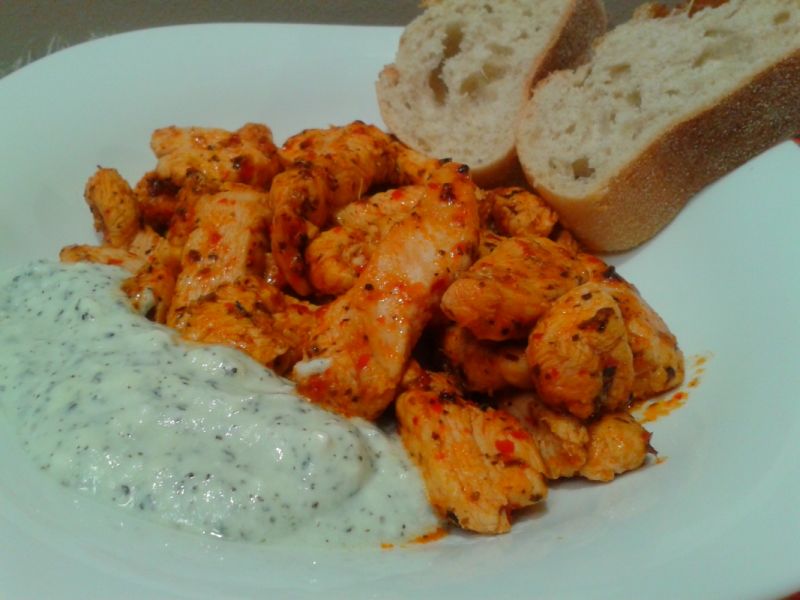 Kurczak sambal oelek z dipem miętowym  