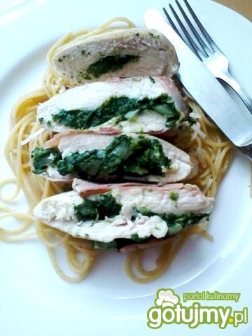Kurczak szpinakowy na makaronie