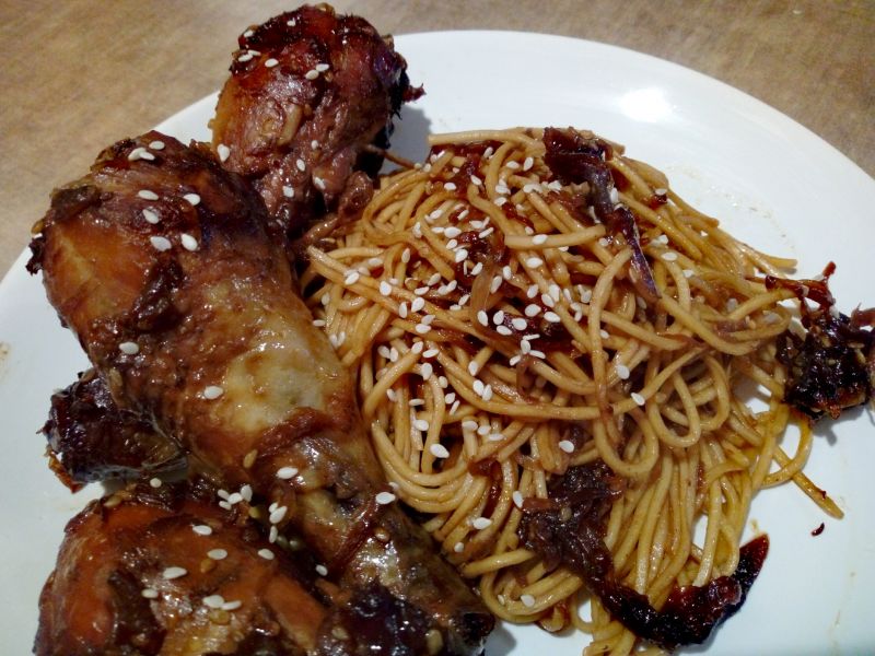 Kurczak teriyaki z makaronem