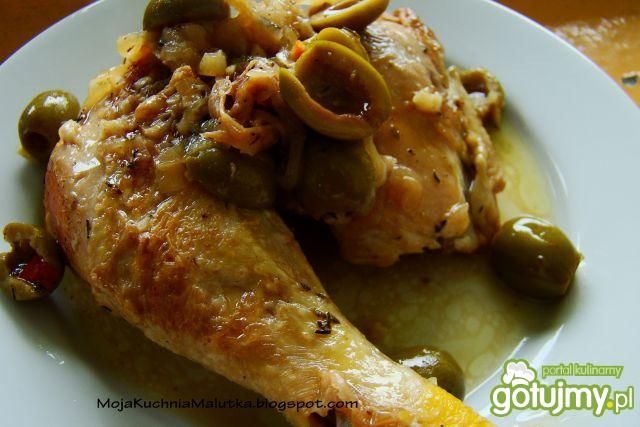 Kurczak w białym winie z oliwkami 
