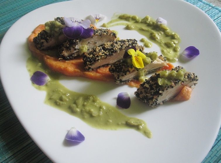 Kurczak w czarnym sezamie z puree z soczewicy  Kurczak w czarnym sezamie z puree z soczewicy