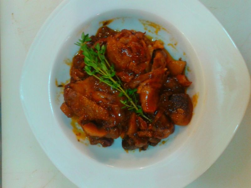 Kurczak w czerwonym winie 