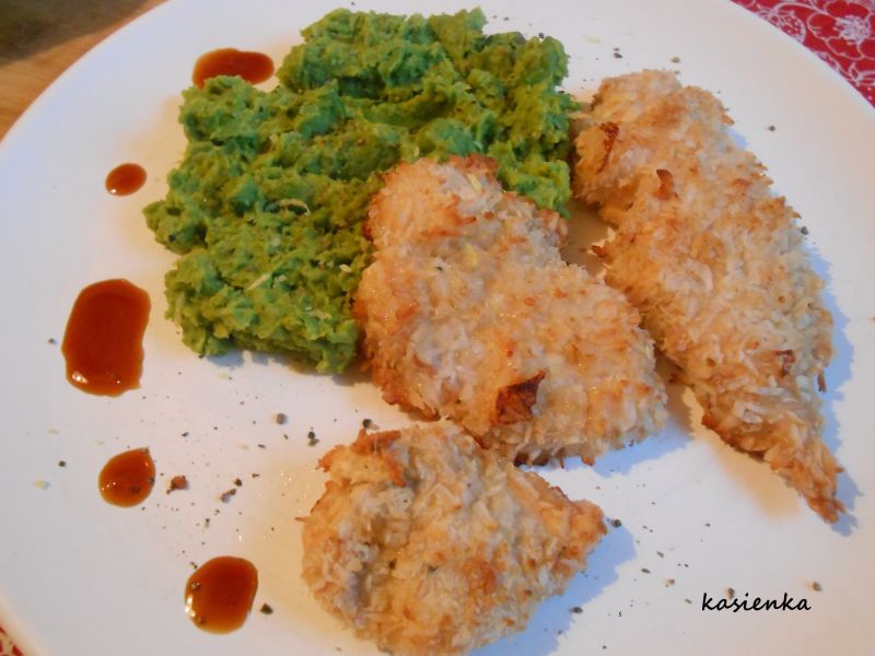 Kurczak w kokosowej panierce z groszkowym puree Kurczak w kokosowej panierce z groszkowym puree