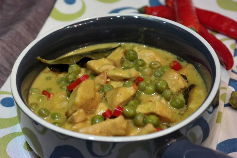 Kurczak w mleku kokosowym z curry 