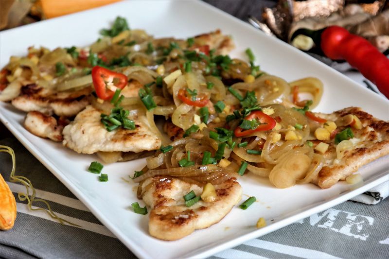 Kurczak w ostrym sosie  Kurczak w ostrym sosie