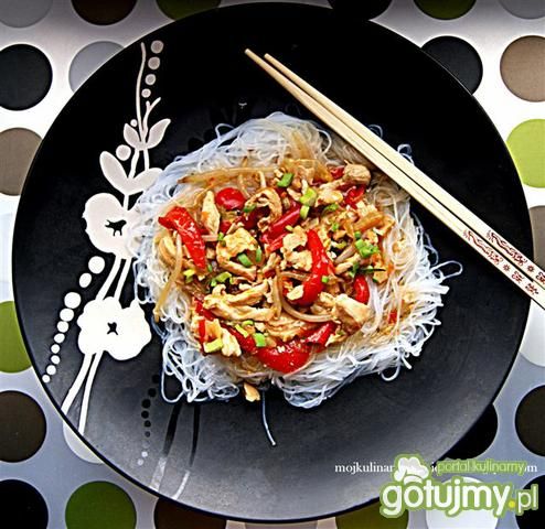 Kurczak w ostrym sosie paprykowym