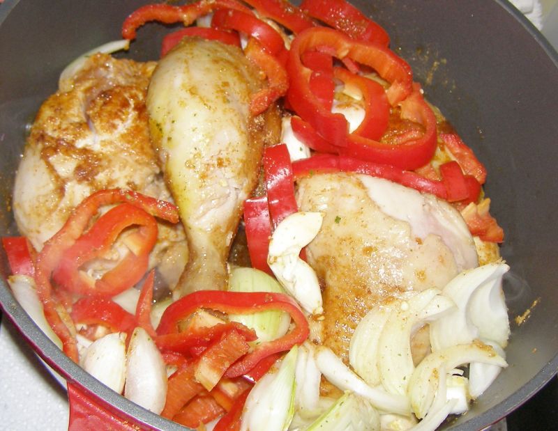 Kurczak w papryce,cebuli,czosnku duszony