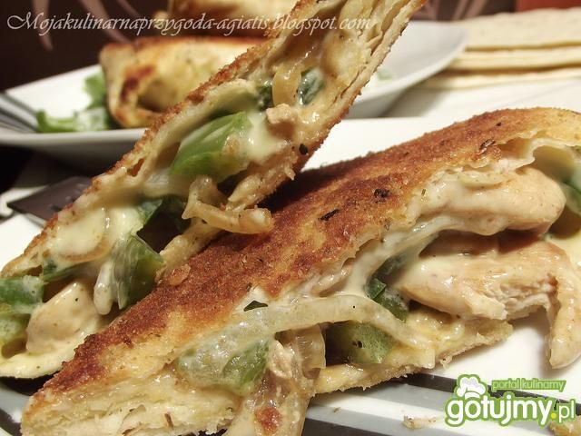 Kurczak w placki tortilli zapakowany