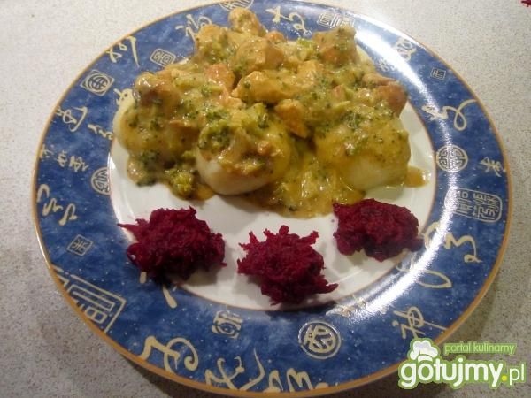 Kurczak w sosie brokułowym