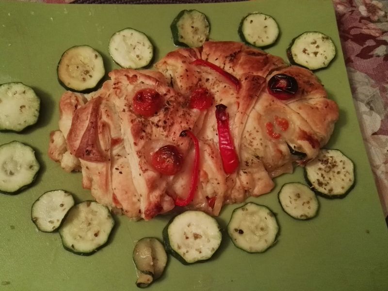 Kurczak w sosie chili w cieście francuskim Kurczak w sosie chili w cieście francuskim