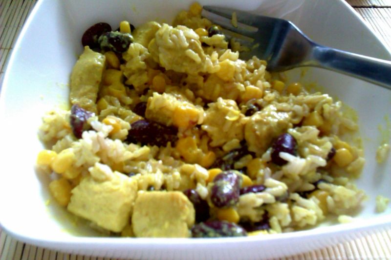 Kurczak w sosie curry na ryżu Kurczak w sosie curry na ryżu