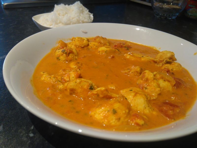 Kurczak w sosie curry z ryżem Kurczak w sosie curry z ryżem