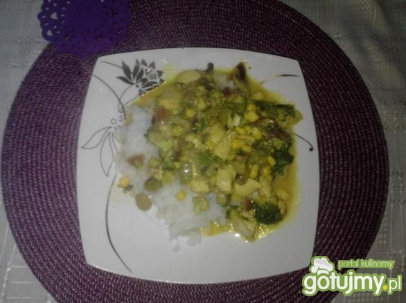 Kurczak w sosie curry z ryżem