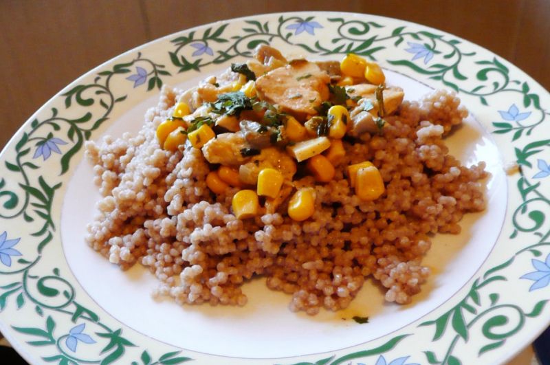 Kurczak w sosie na kaszy pesso 