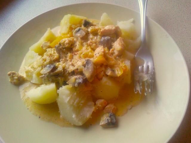 Kurczak w sosie pieczarkowo-śmietanowym Kurczak w sosie pieczarkowo-śmietanowym