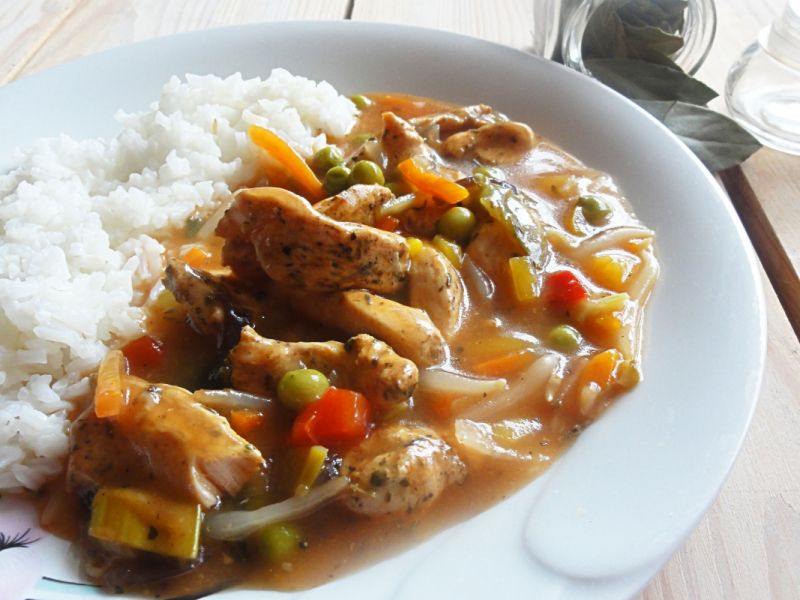 Kurczak w sosie słodko- kwaśnym Kurczak w sosie słodko- kwaśnym