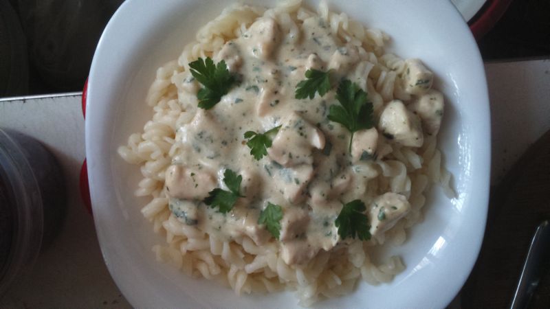 Kurczak w sosie śmietanowo-ziołowym Kurczak w sosie śmietanowo-ziołowym