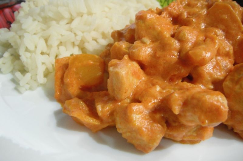 Kurczak w sosie śmietanowym z papryką